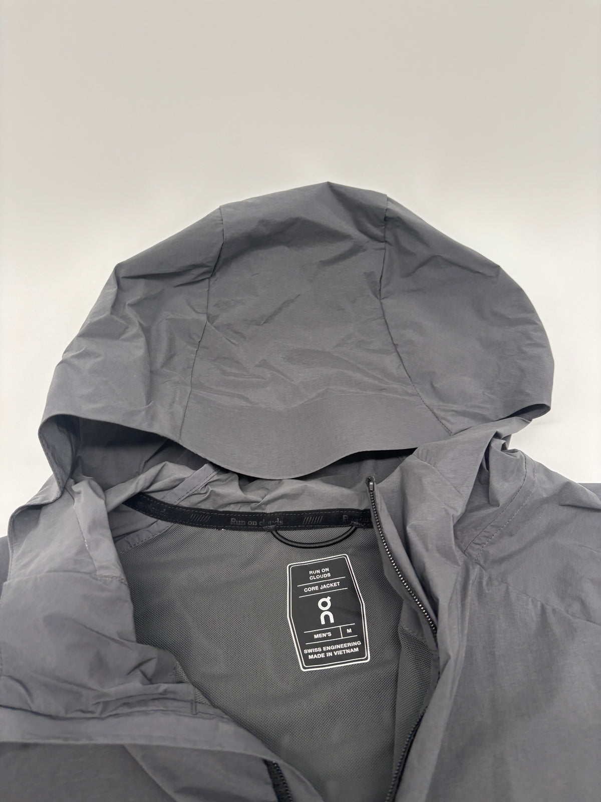 ON RUNNING JACKET