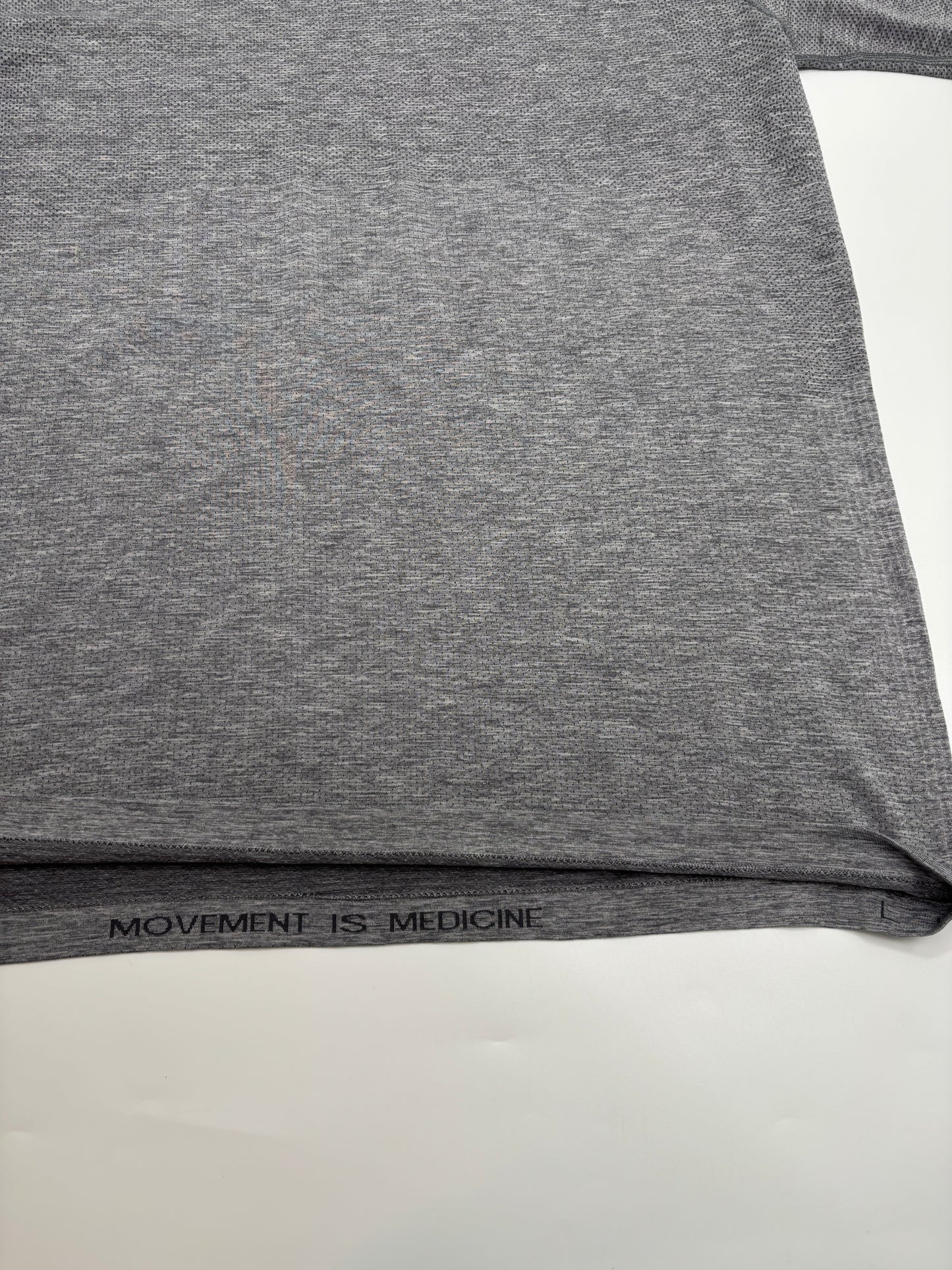 LULULEMON T-SHIRT