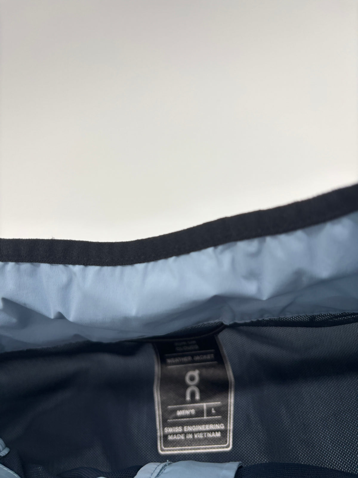 ON RUNNING JACKET