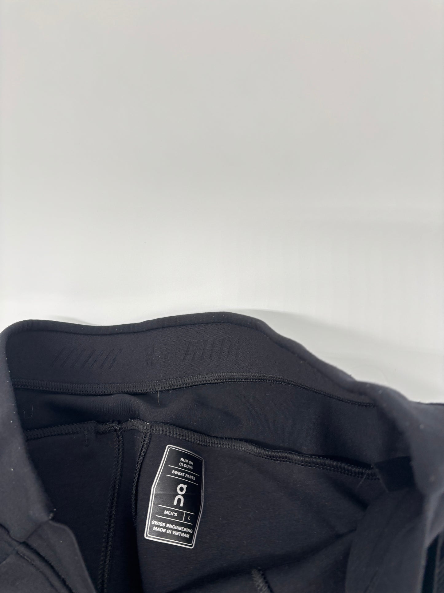 ON RUNNING SWEATPANTS