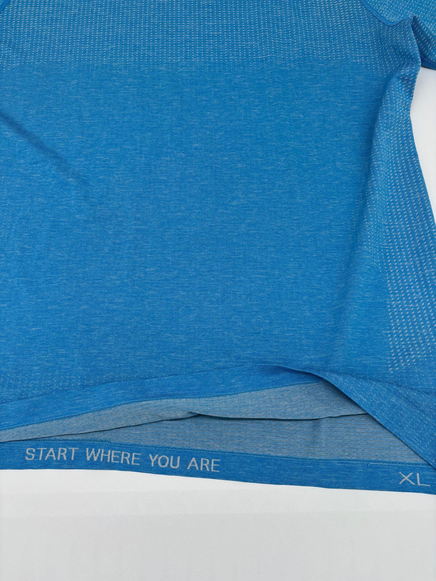 LULULEMON T-SHIRT