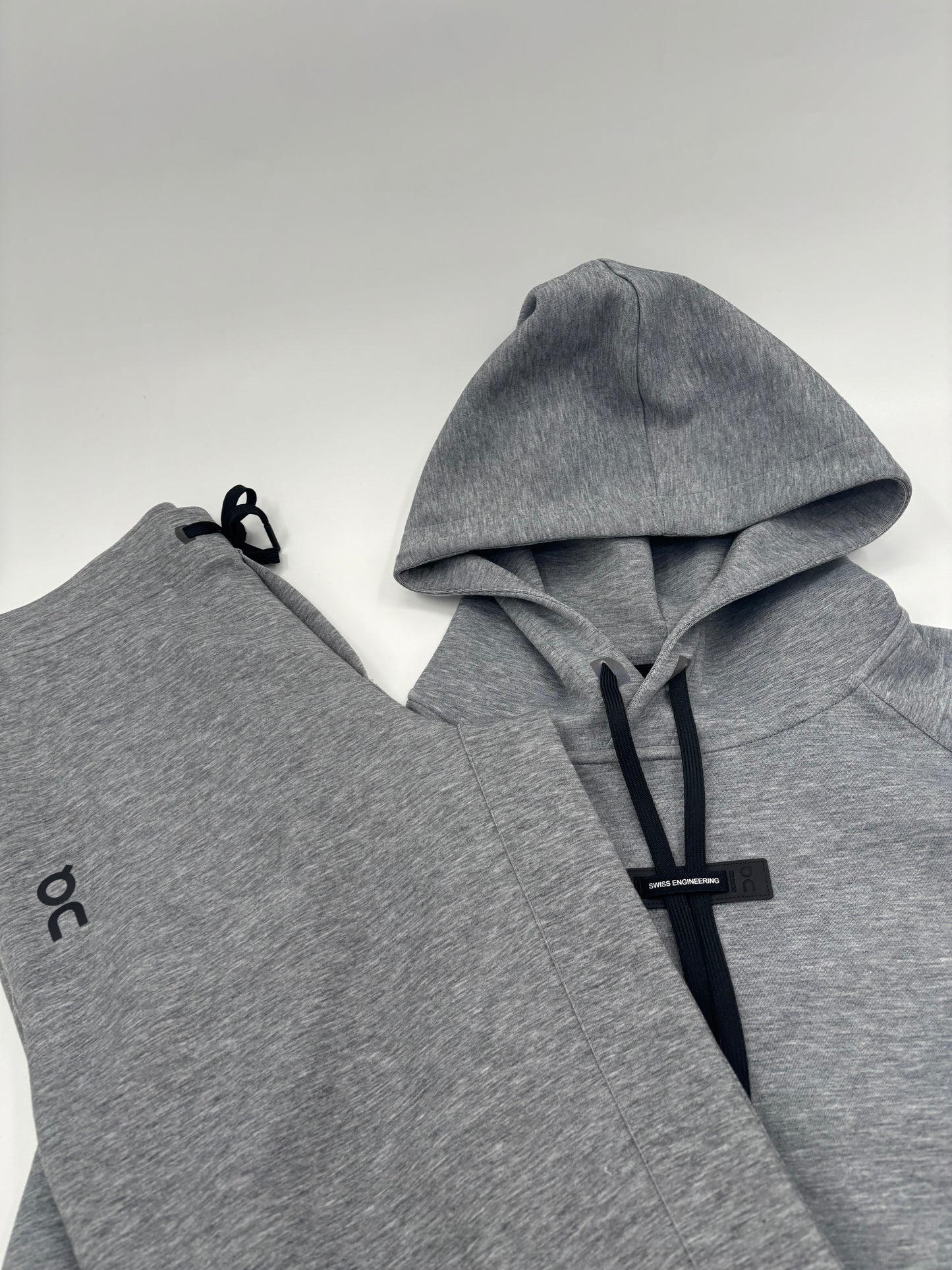 ON RUNNING TRACKSUIT
