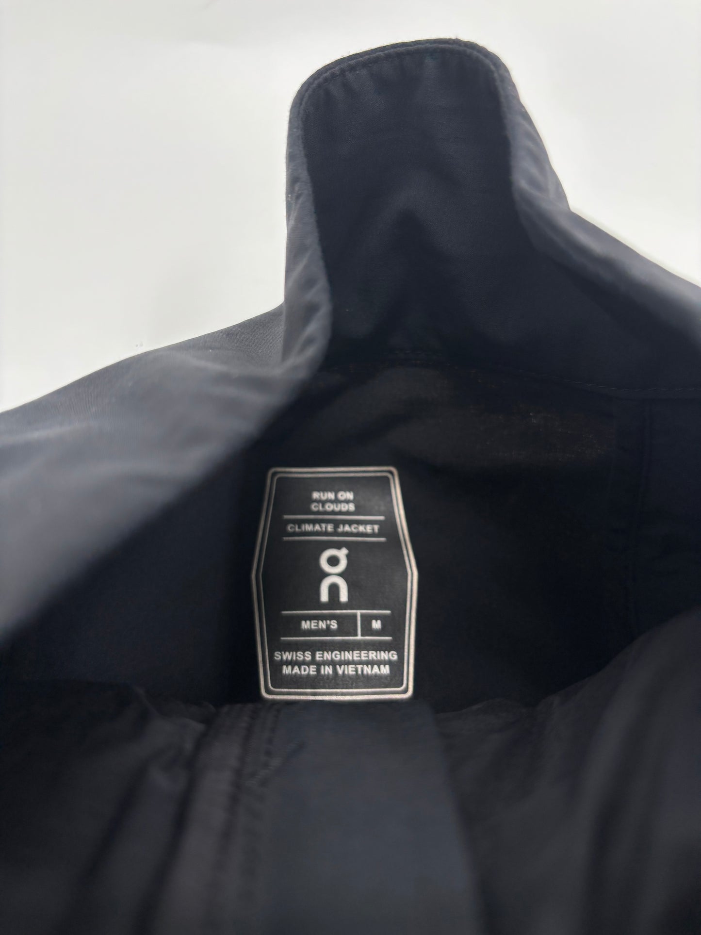 ON RUNNING CLIMATE JACKET
