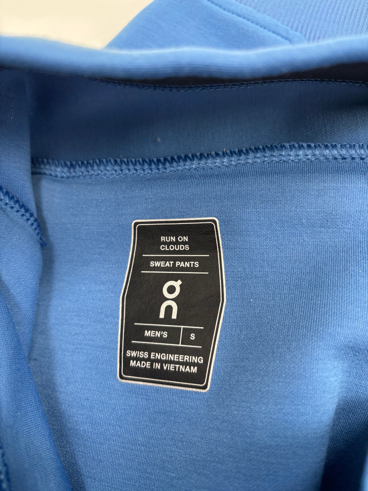 ON RUNNING TRACKSUIT