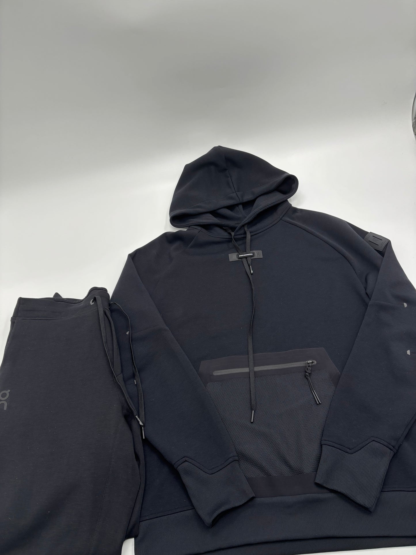 ON RUNNING TRACKSUIT