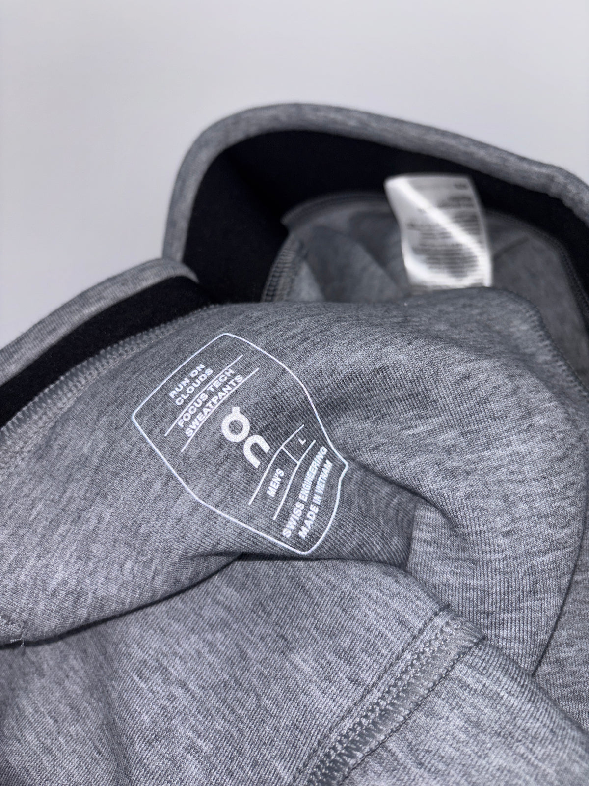 ON RUNNING TRACKSUIT