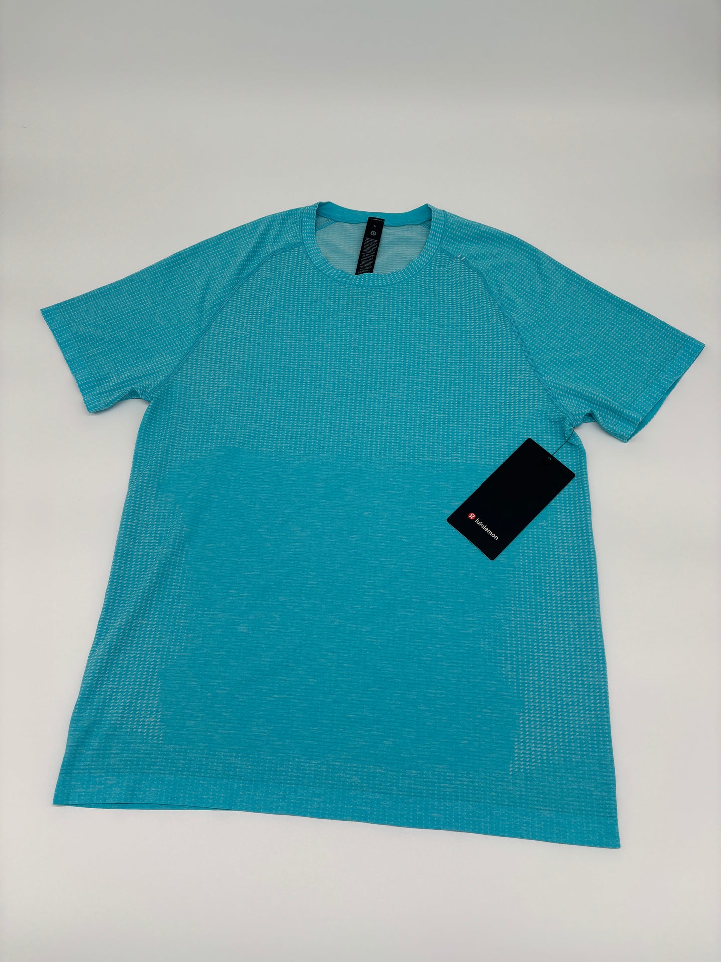 LULULEMON T-SHIRT