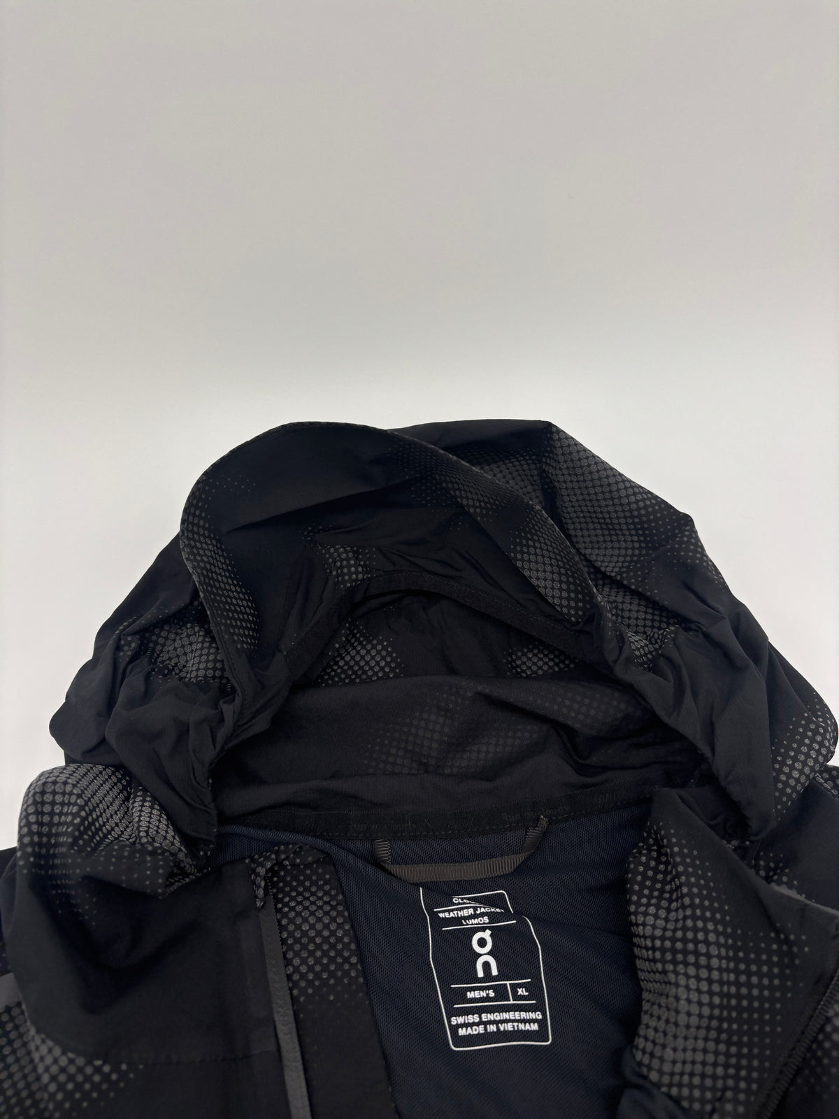 ON RUNNING JACKET