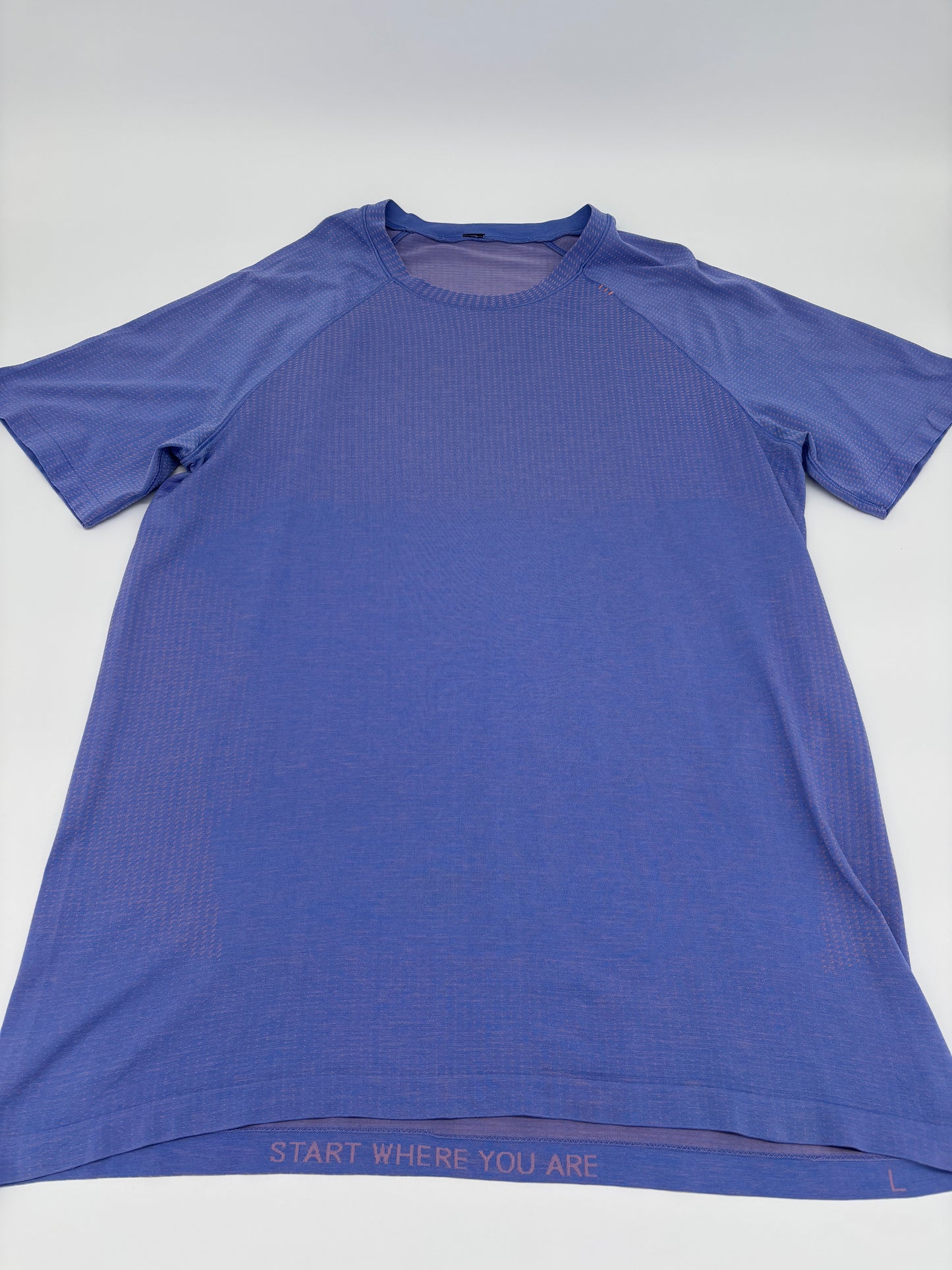LULULEMON T-SHIRT