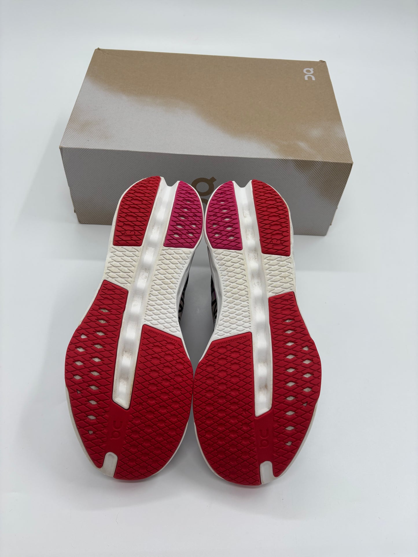 ON CLOUDSURFER TRAINERS