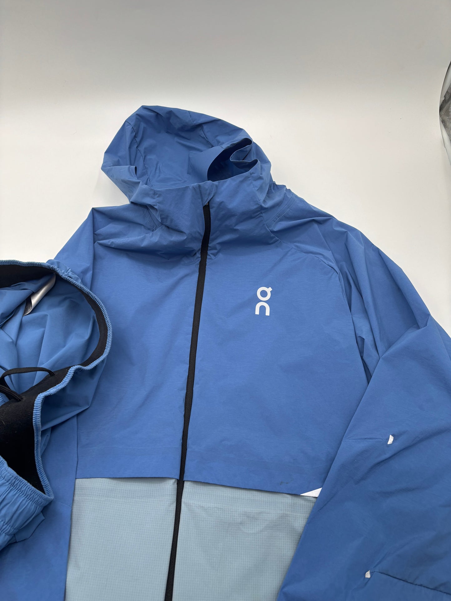 ON RUNNING TRACKSUIT