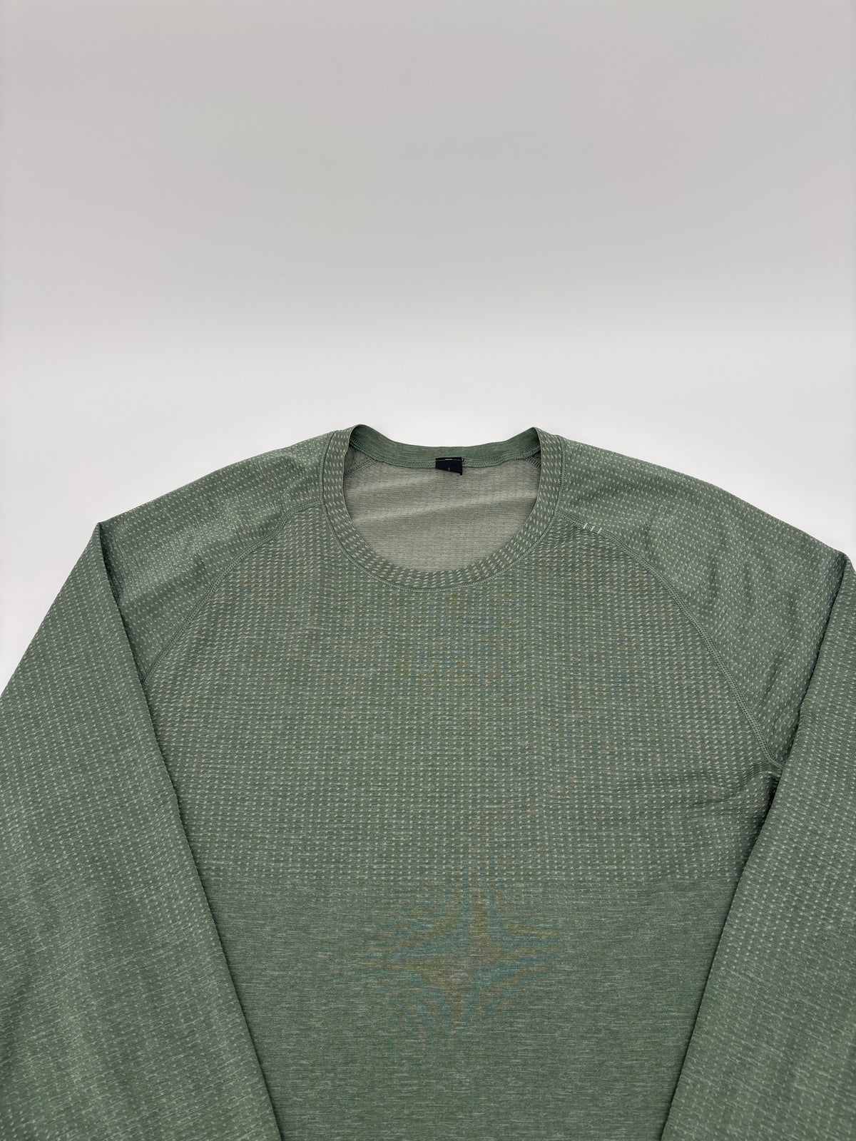 LULULEMON LONG SLEEVED T-SHIRT