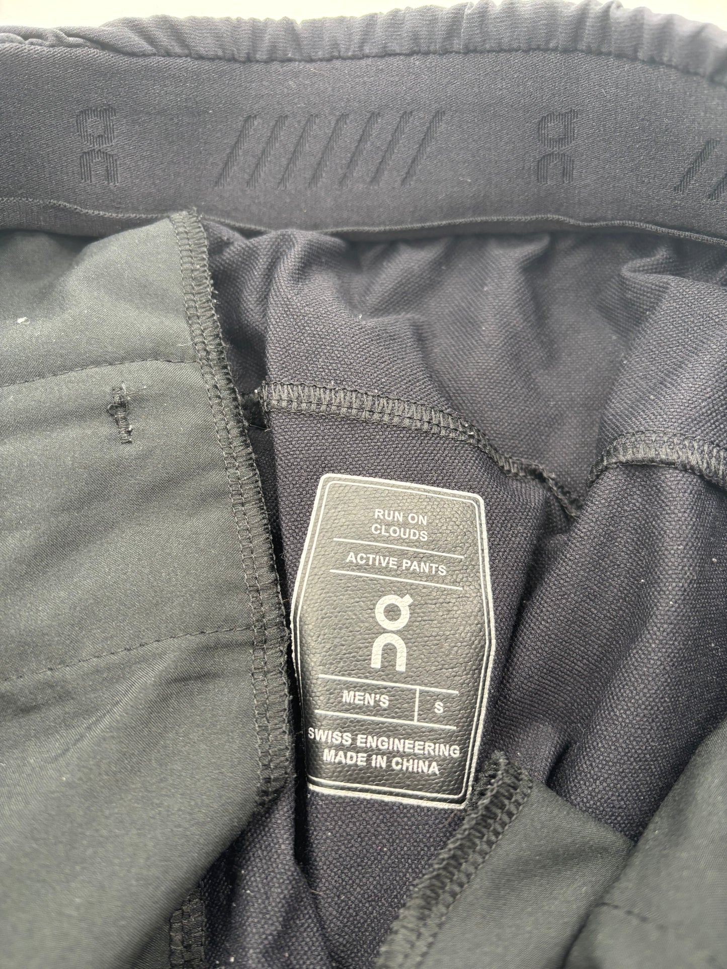 ON RUNNING ACTIVE PANTS