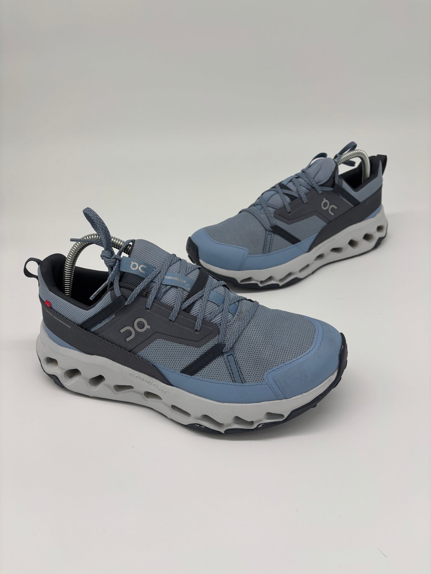 ON RUNNING TRAINERS