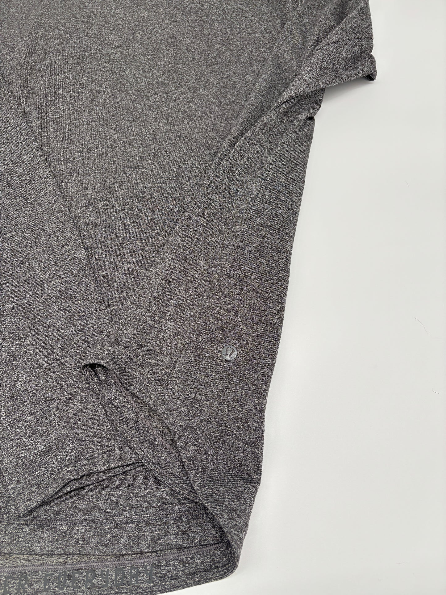 LULULEMON LONG SLEEVED T-SHIRT