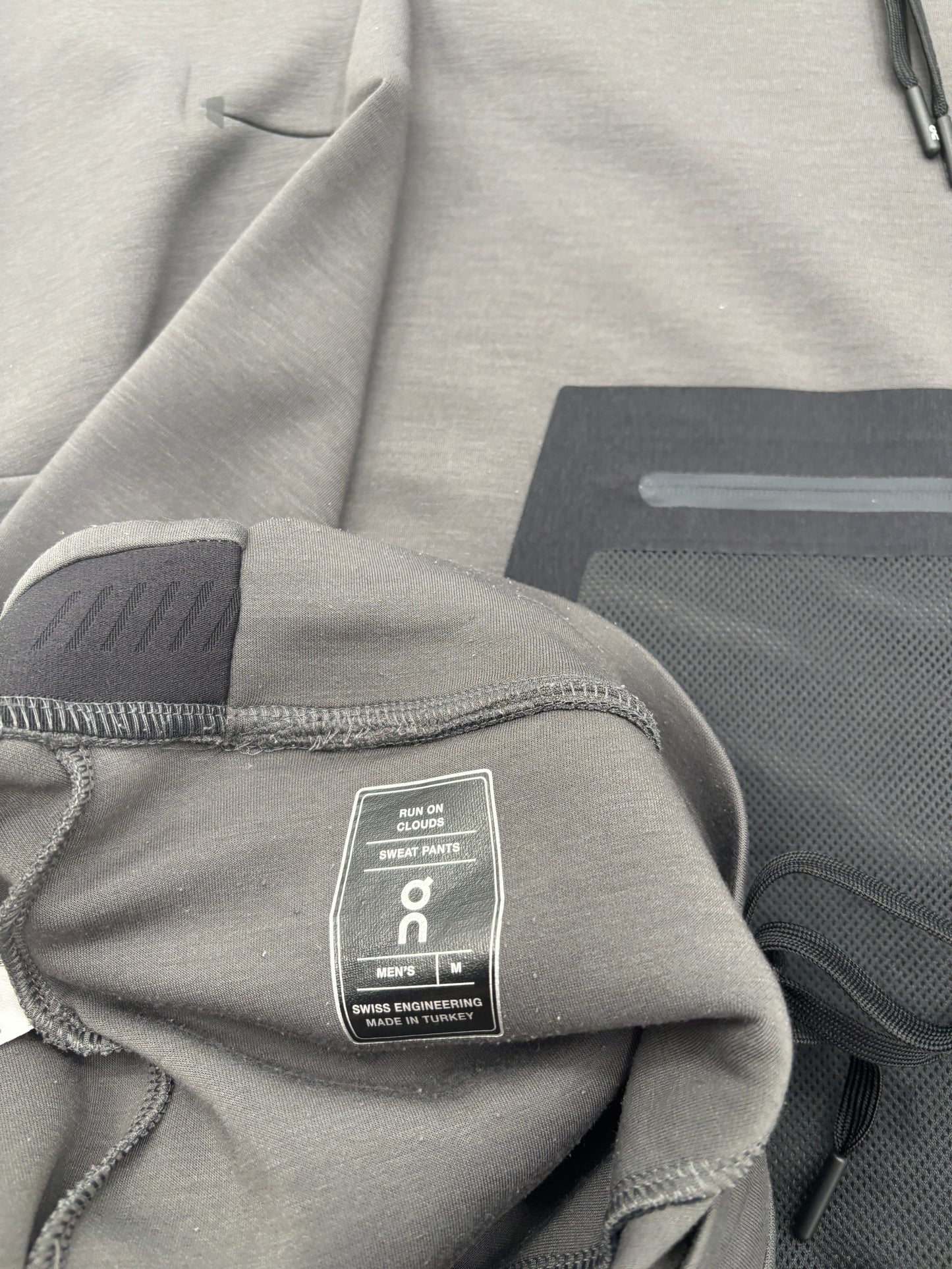 ON RUNNING TRACKSUIT