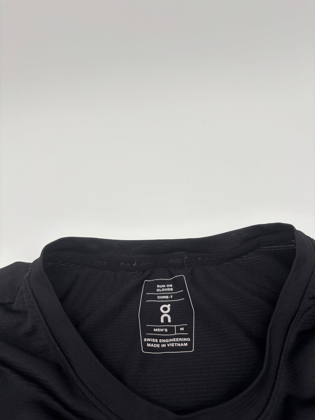 ON RUNNING T-SHIRT