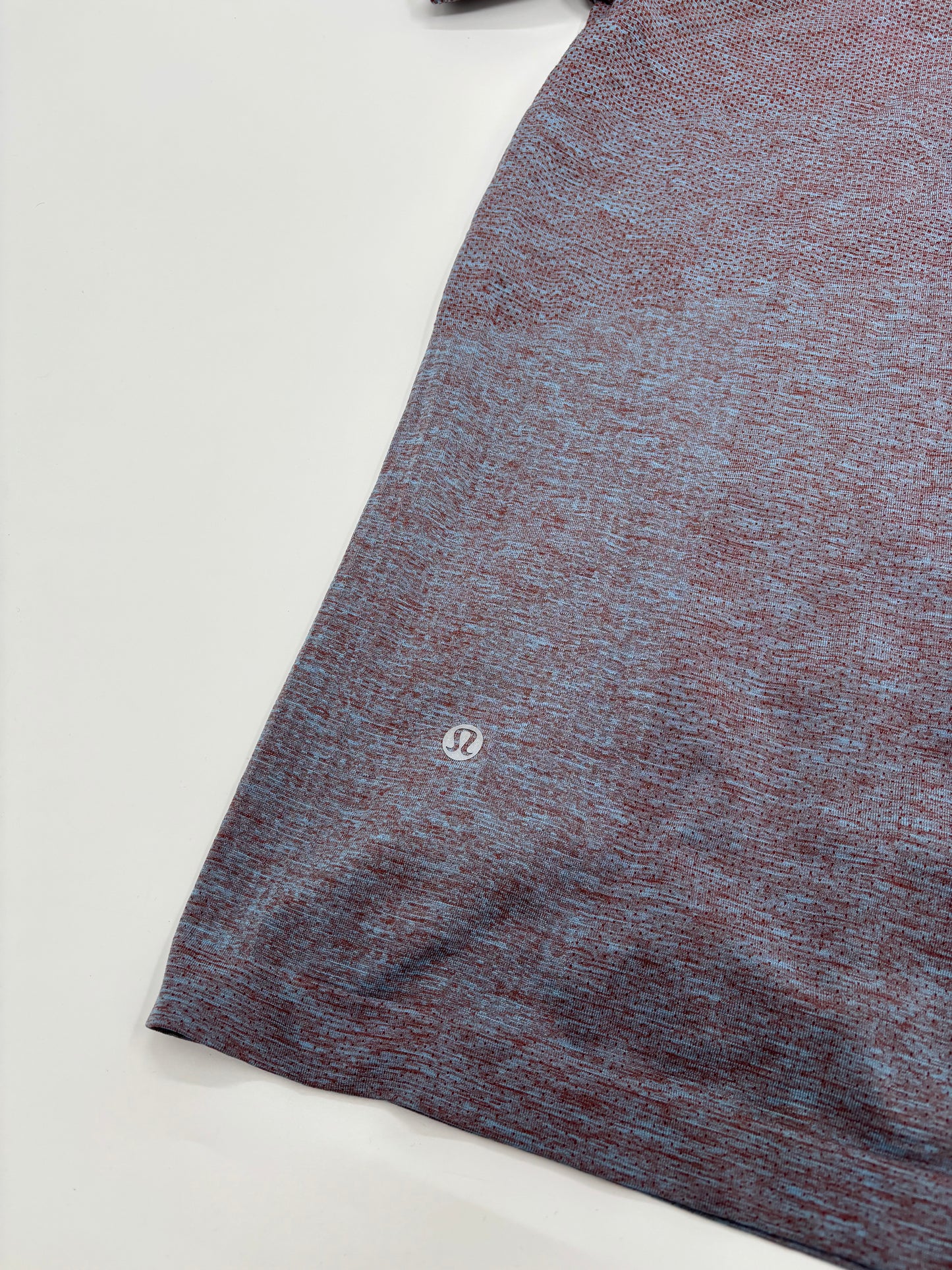 LULULEMON T-SHIRT
