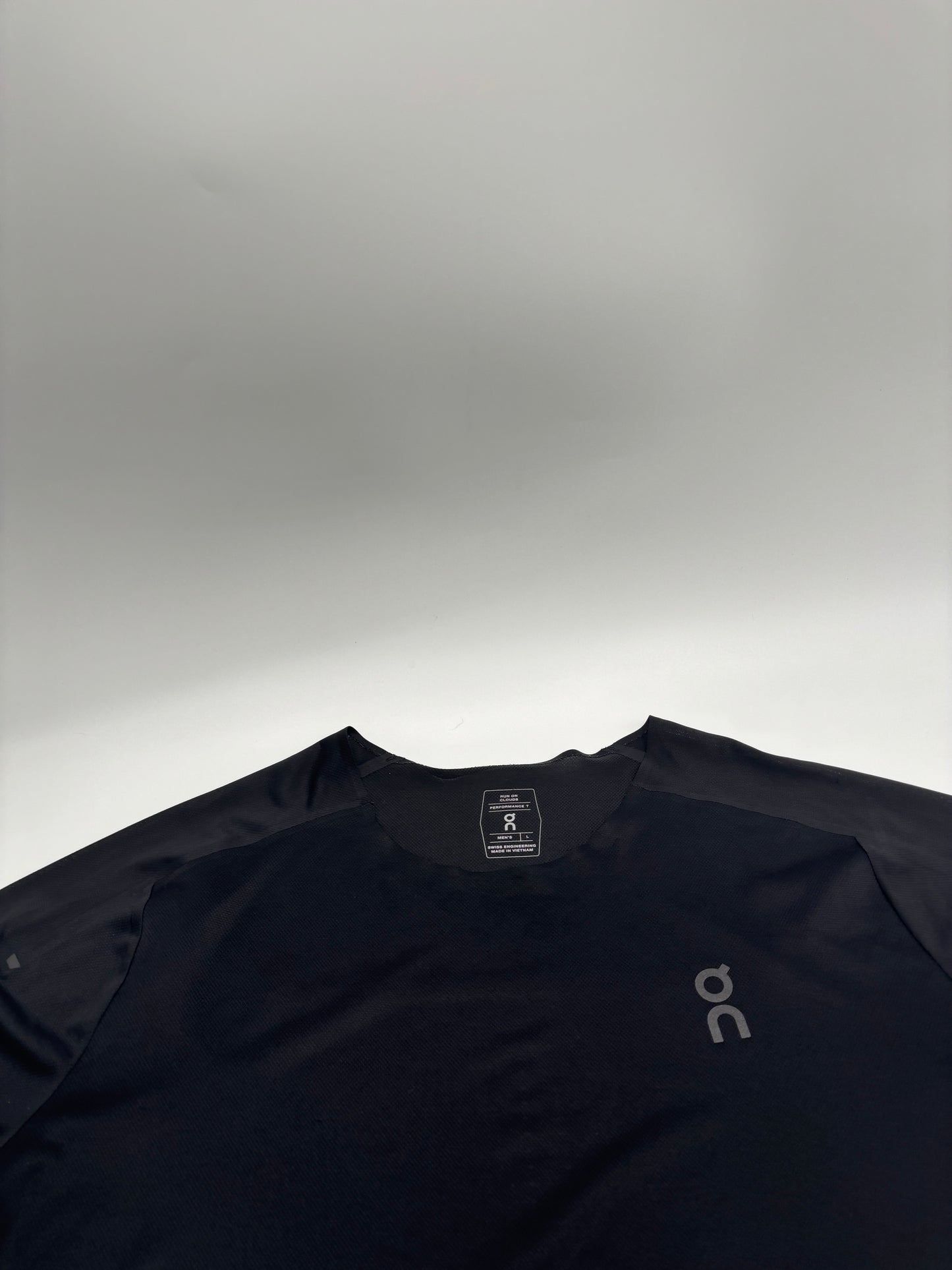ON RUNNING T-SHIRT