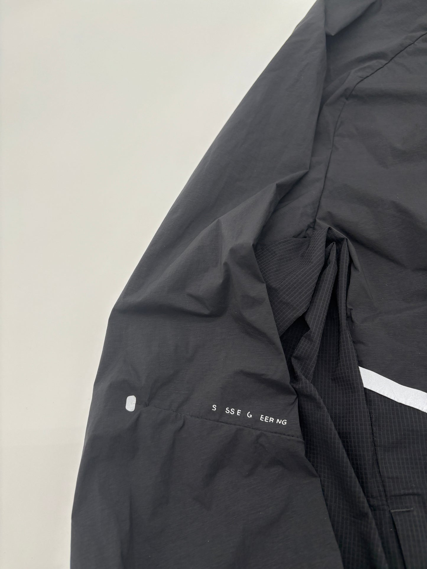ON RUNNING TRACKSUIT