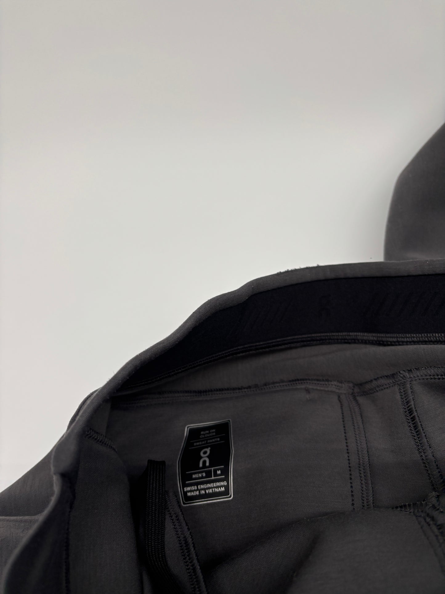 ON RUNNING TRACKSUIT