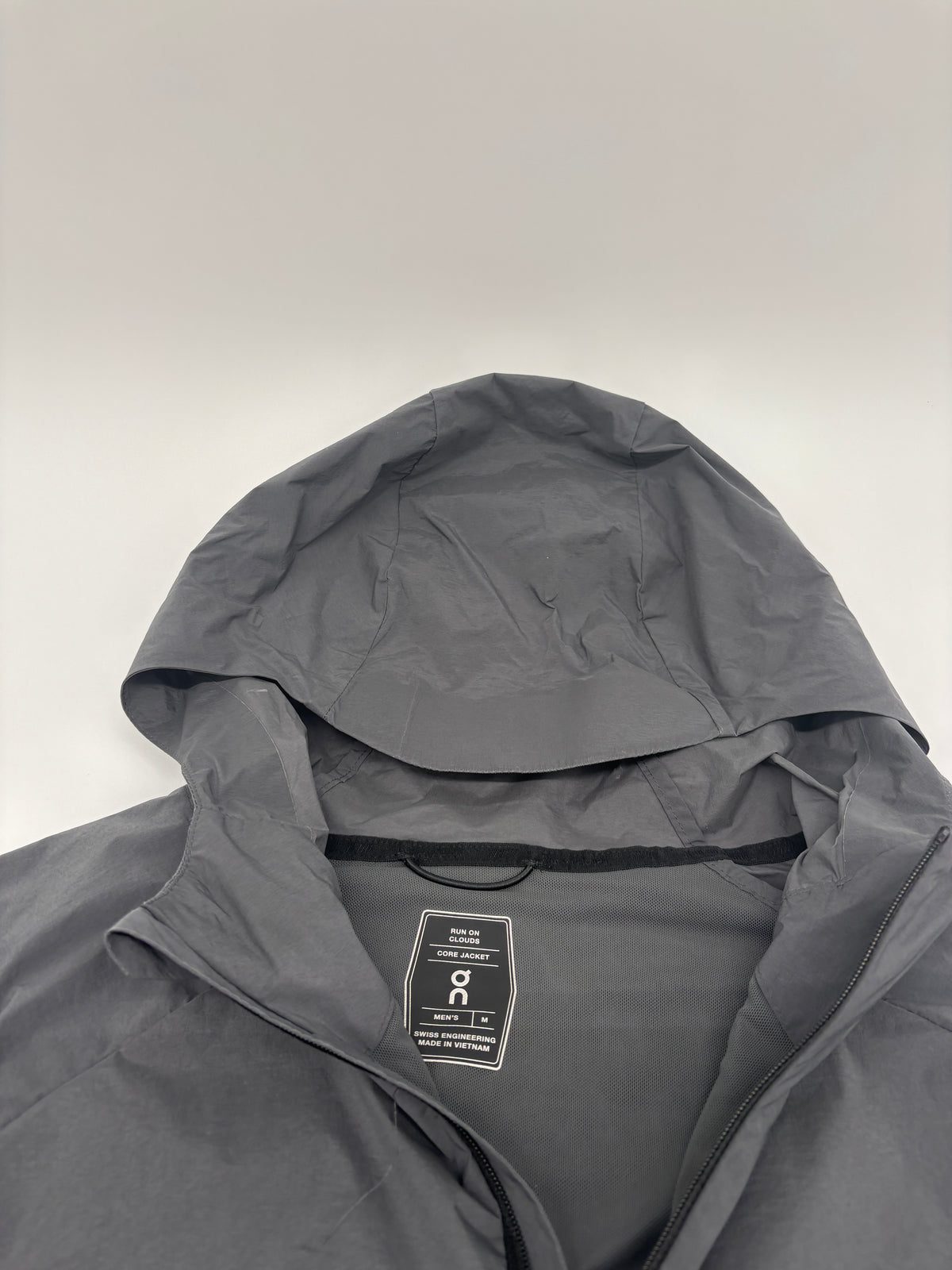 ON RUNNING JACKET