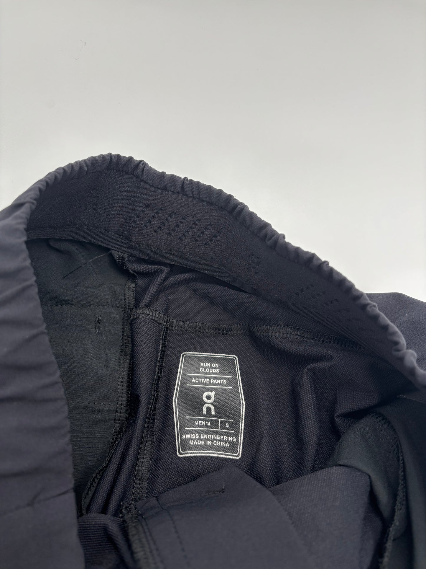 ON RUNNING ACTIVE PANTS