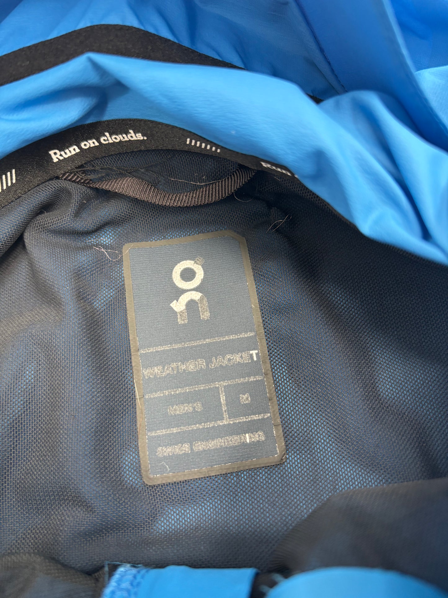 ON RUNNING JACKET