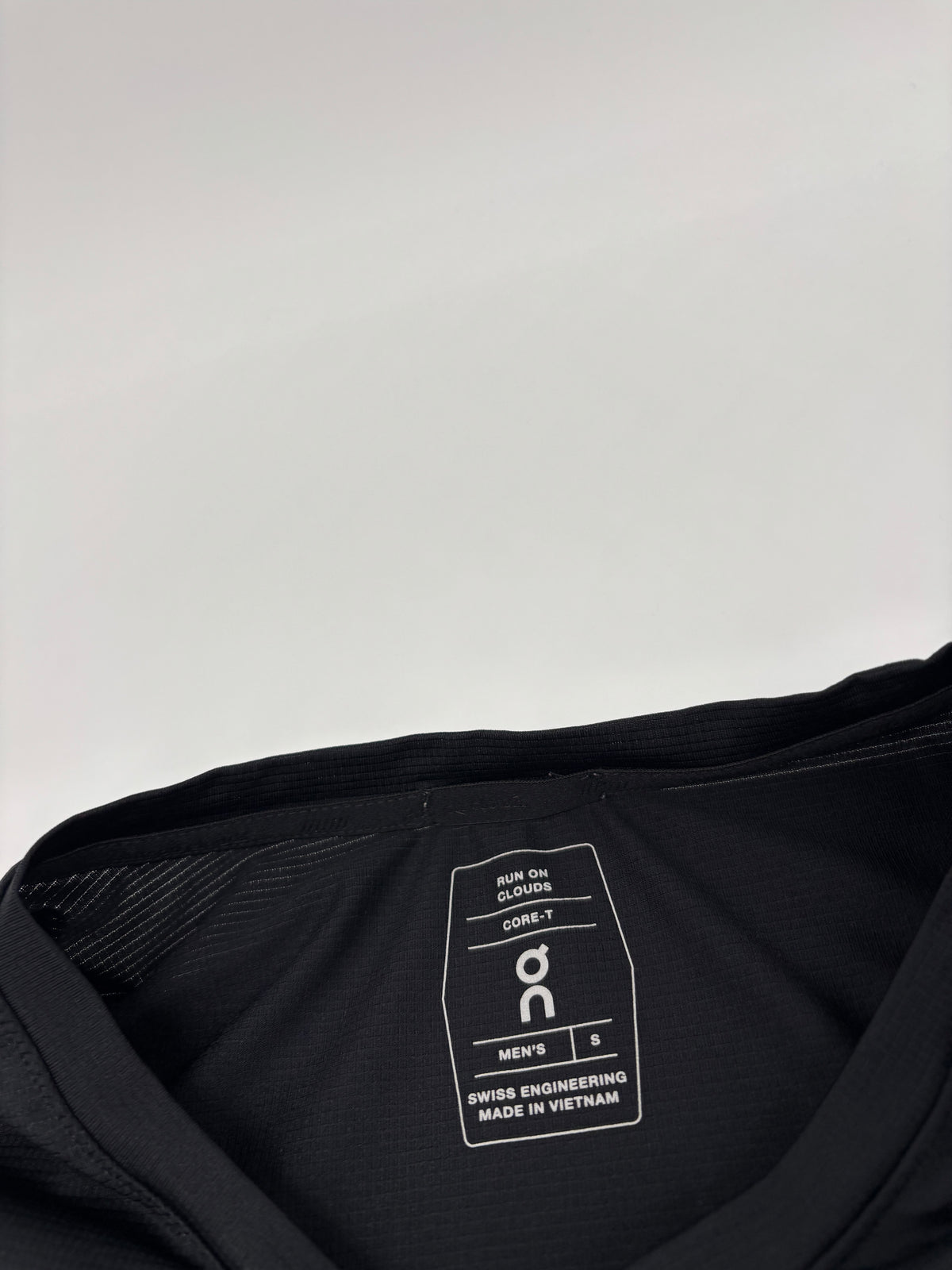 ON RUNNING T-SHIRT