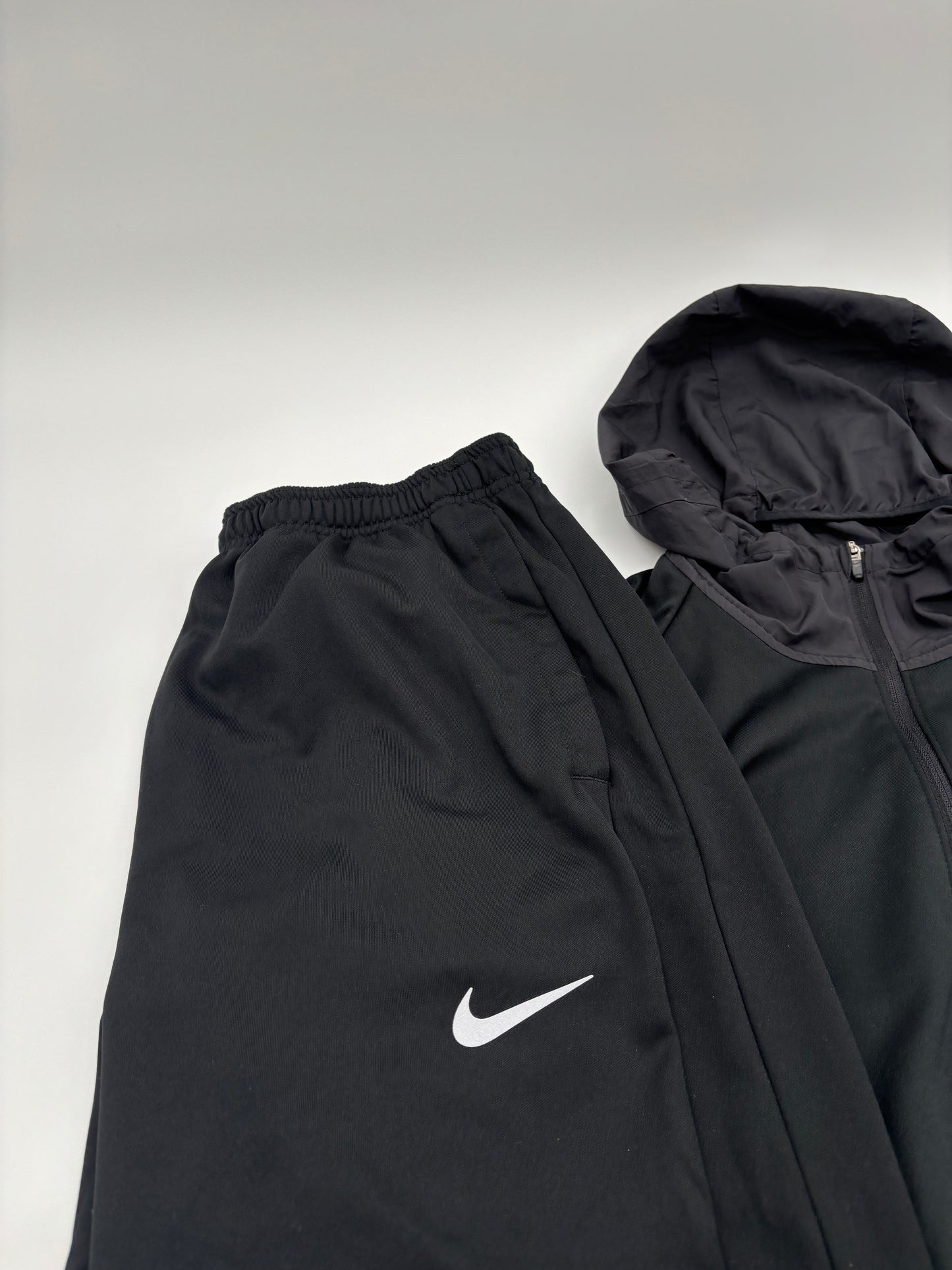 NIKE TRACKSUIT