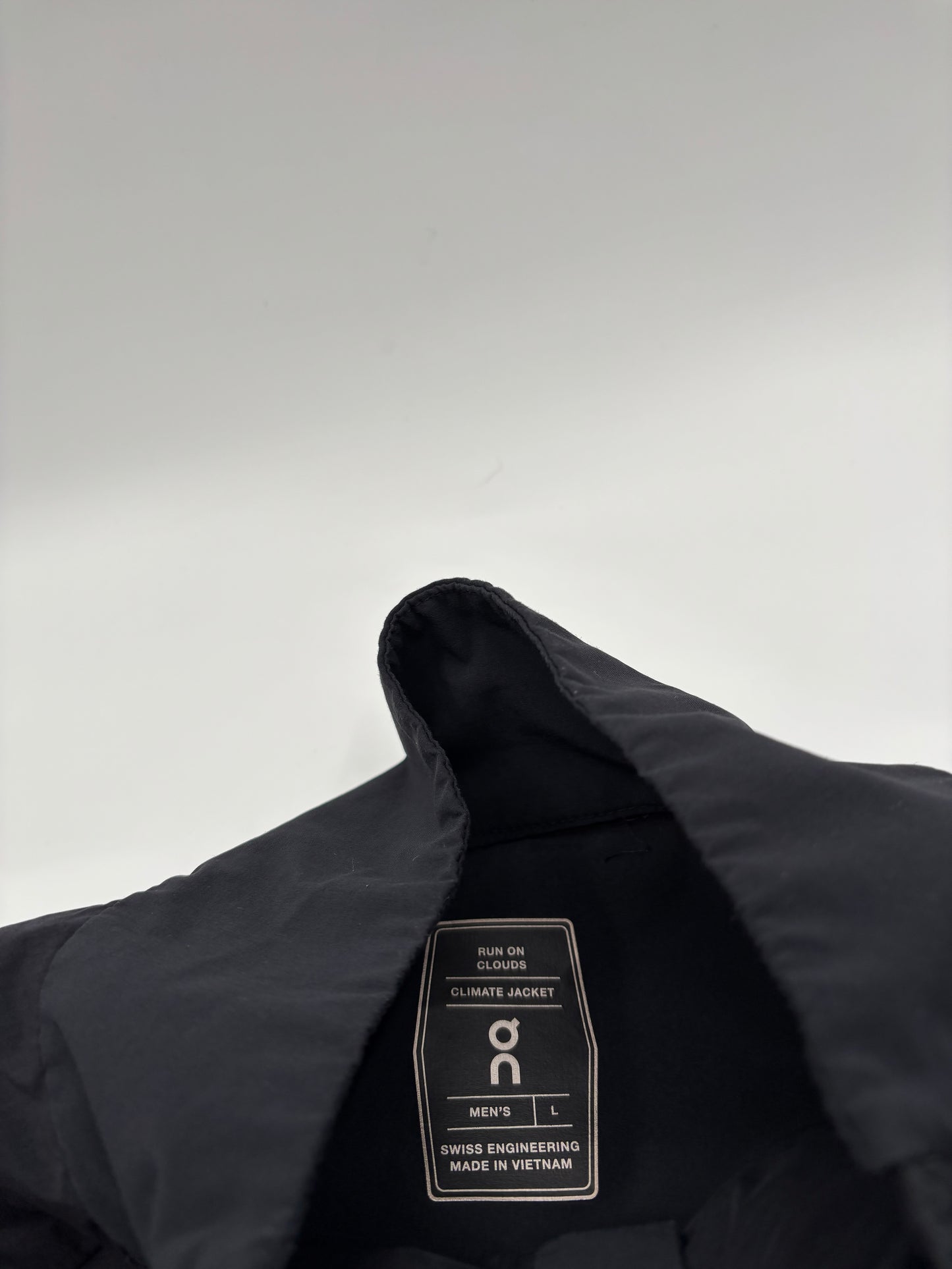 ON RUNNING CLIMATE JACKET