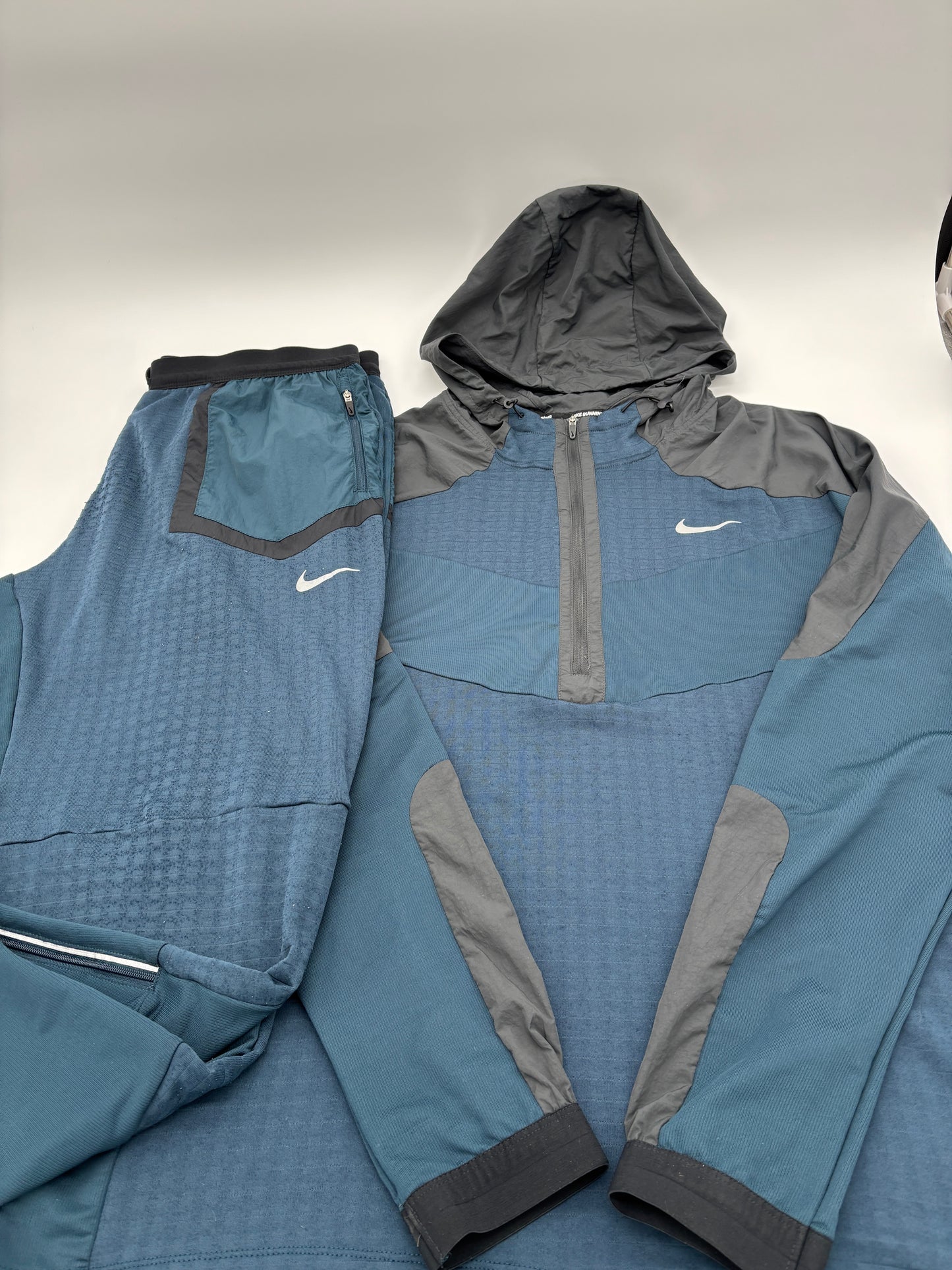NIKE TRACKSUIT