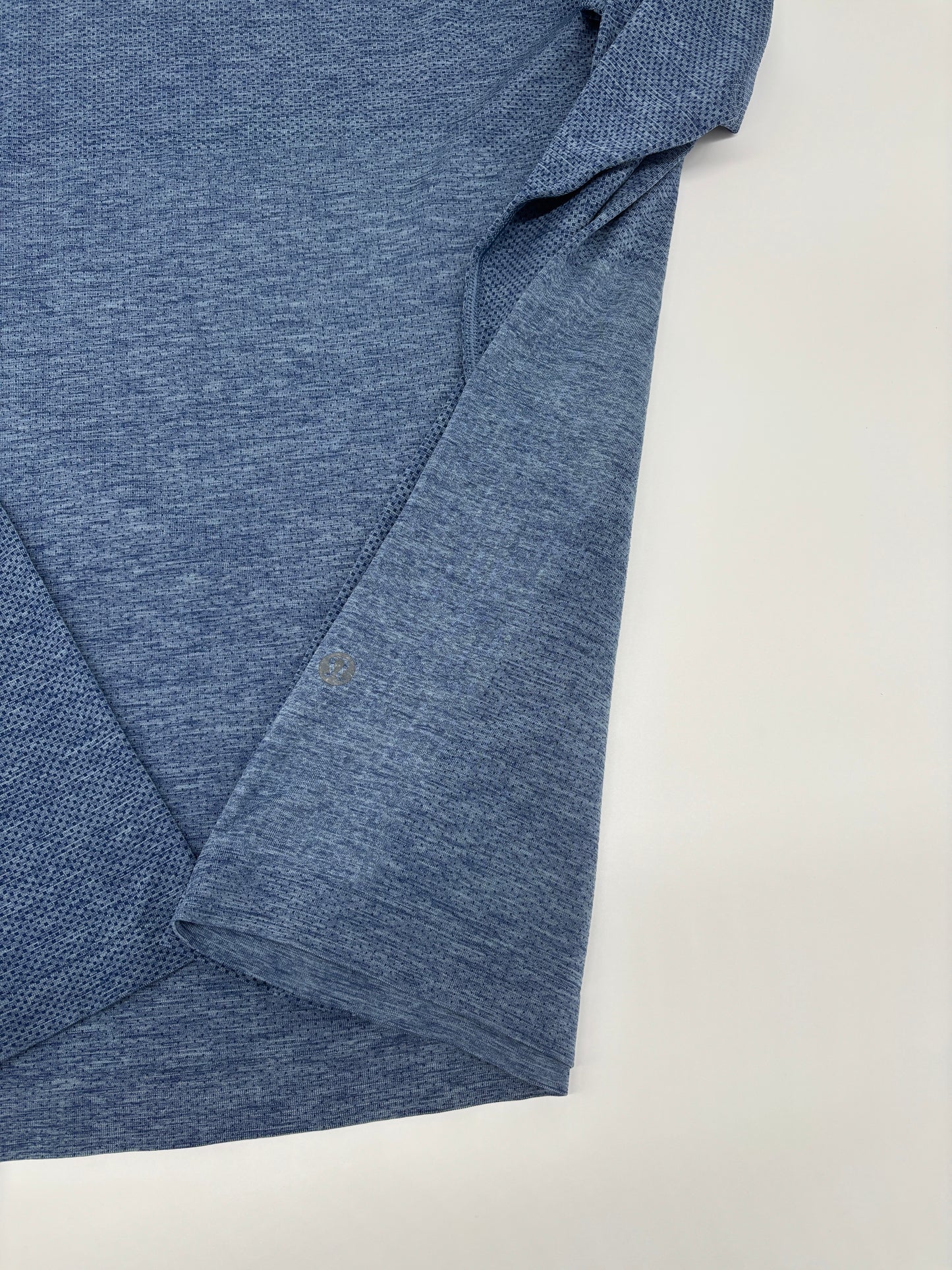 LULULEMON LONG SLEEVED T-SHIRT