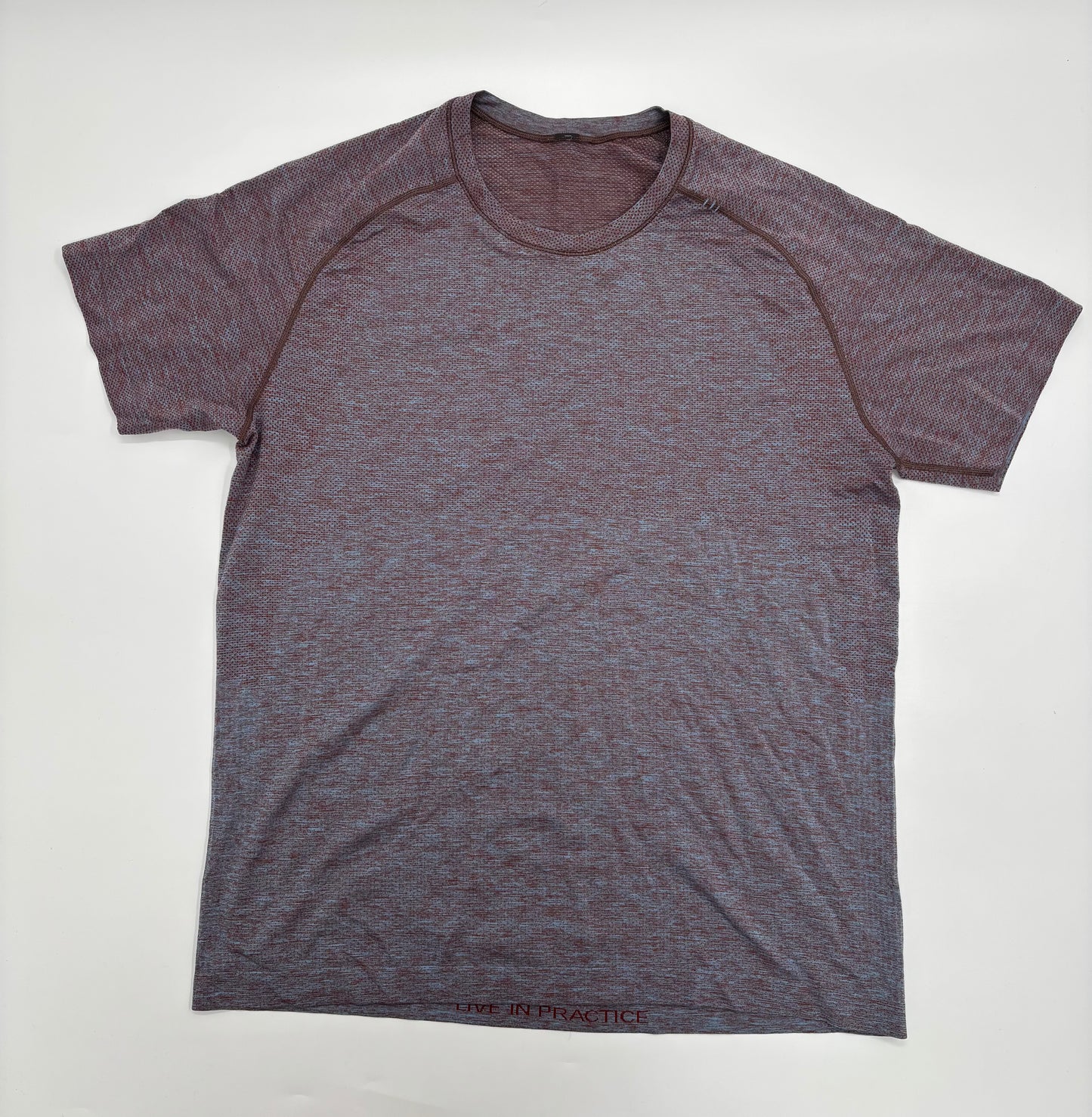 LULULEMON T-SHIRT