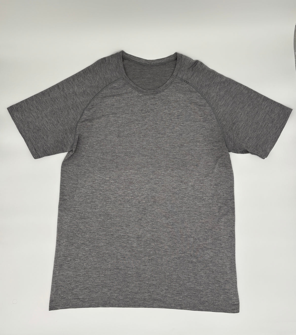 LULULEMON T-SHIRT
