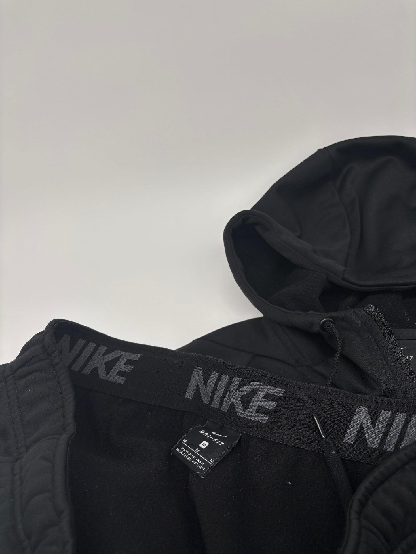 NIKE TRACKSUIT
