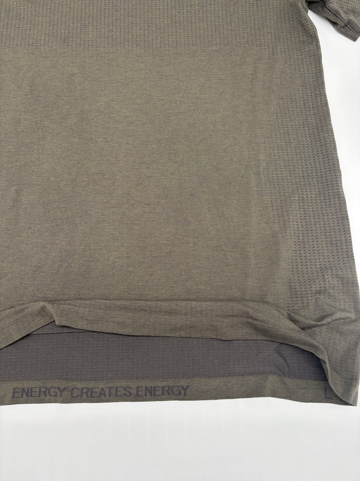 LULULEMON T-SHIRT