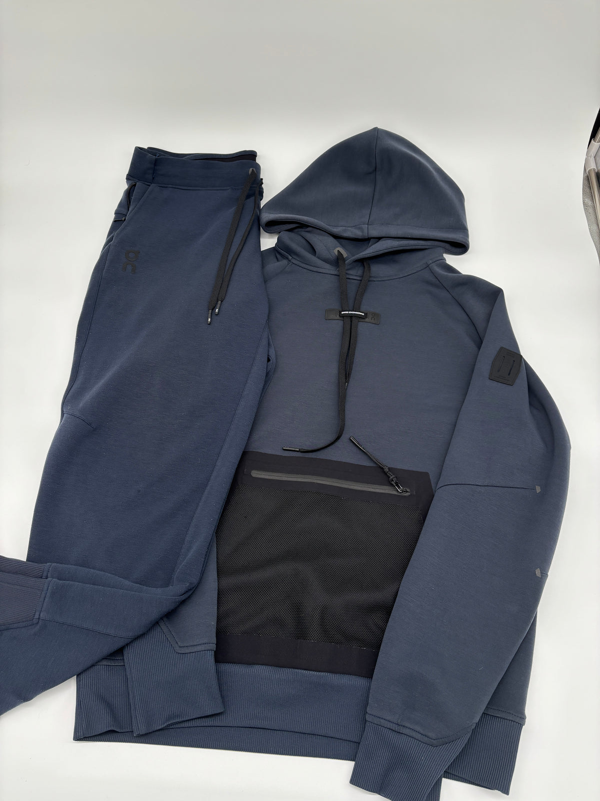 ON RUNNING TRACKSUIT