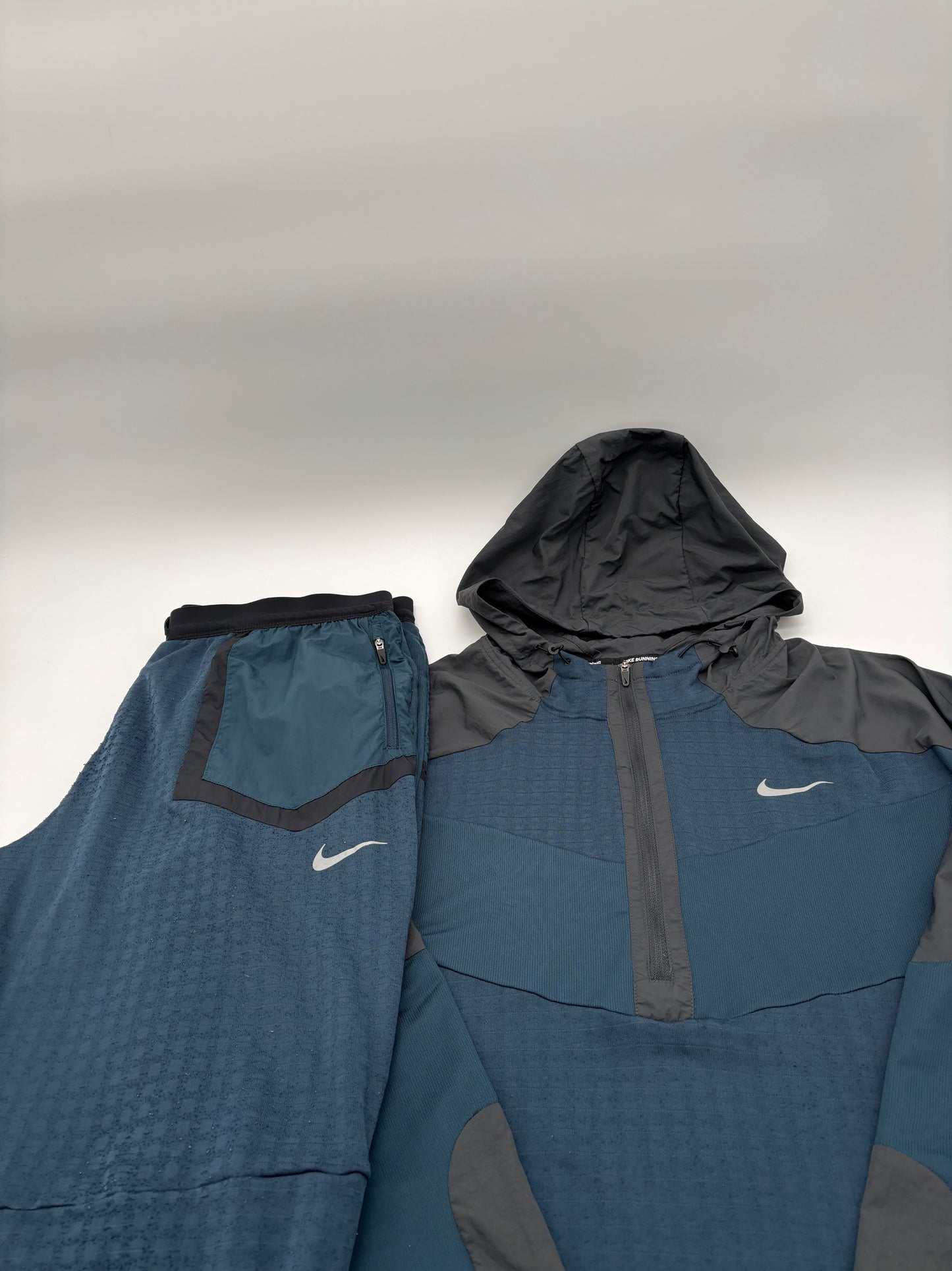 NIKE TRACKSUIT