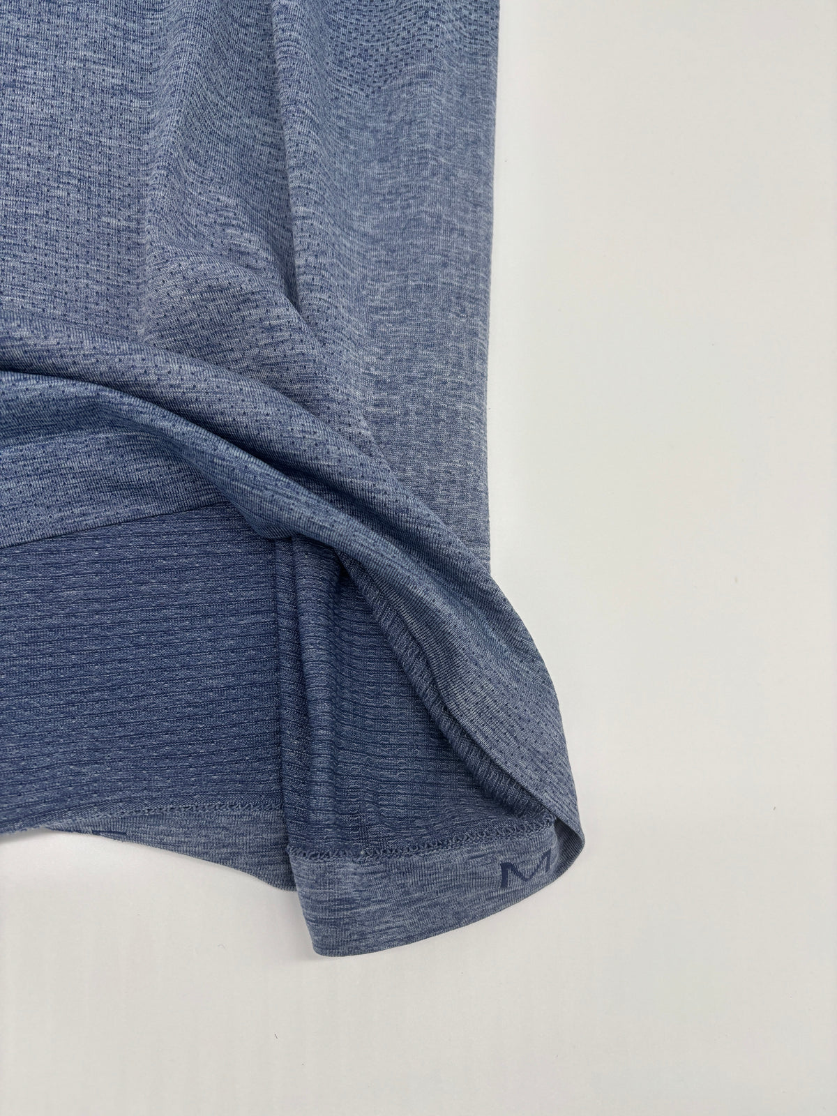 LULULEMON T-SHIRT