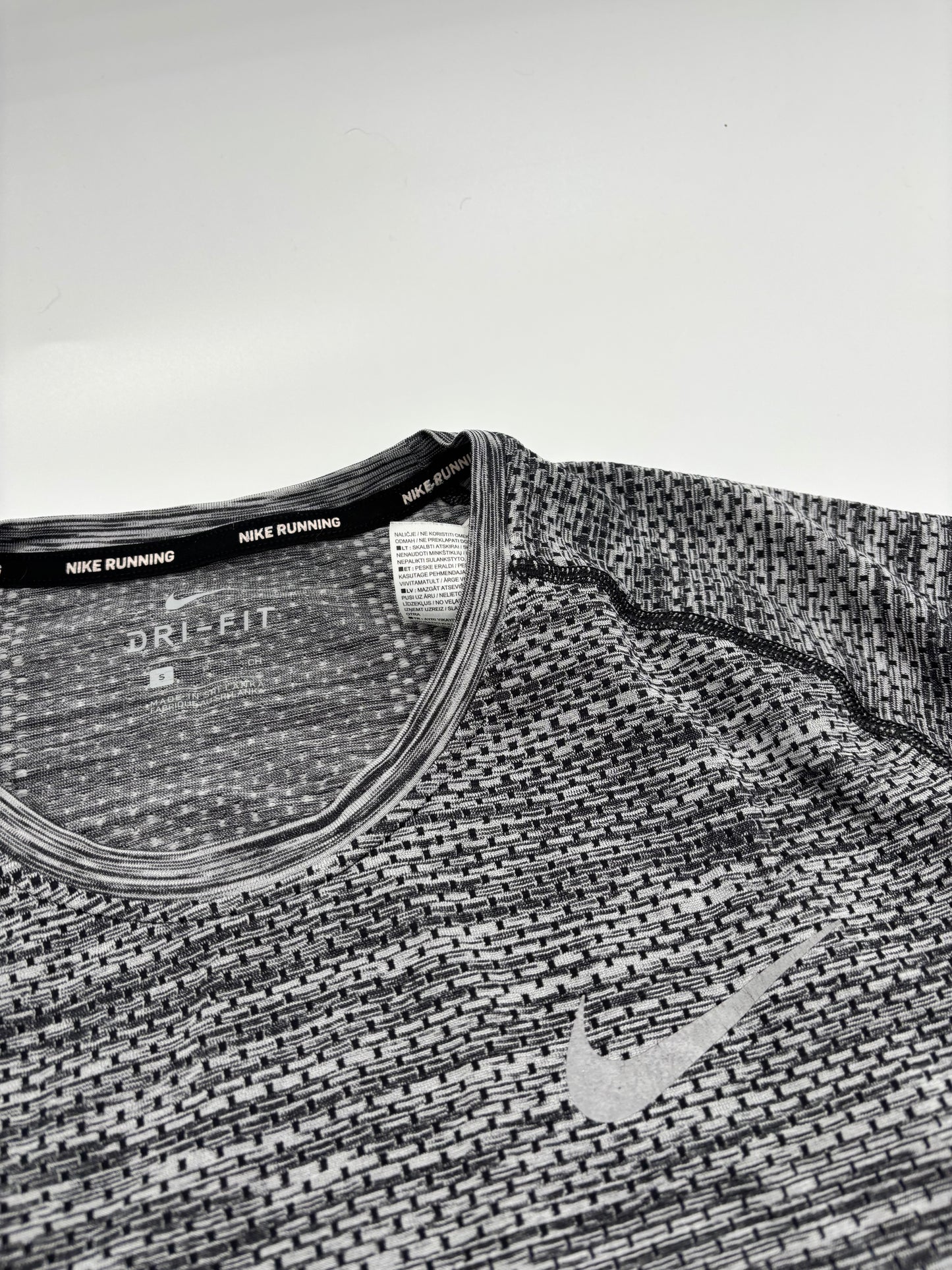 NIKE TECHKNIT T-SHIRT