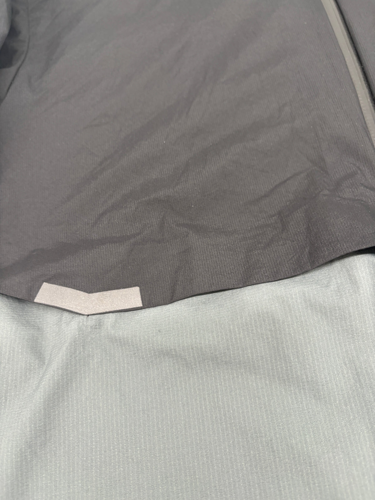 ON RUNNING JACKET
