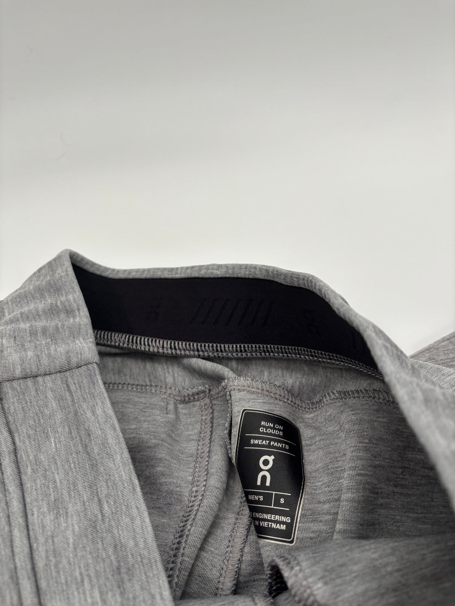 ON RUNNING TRACKSUIT