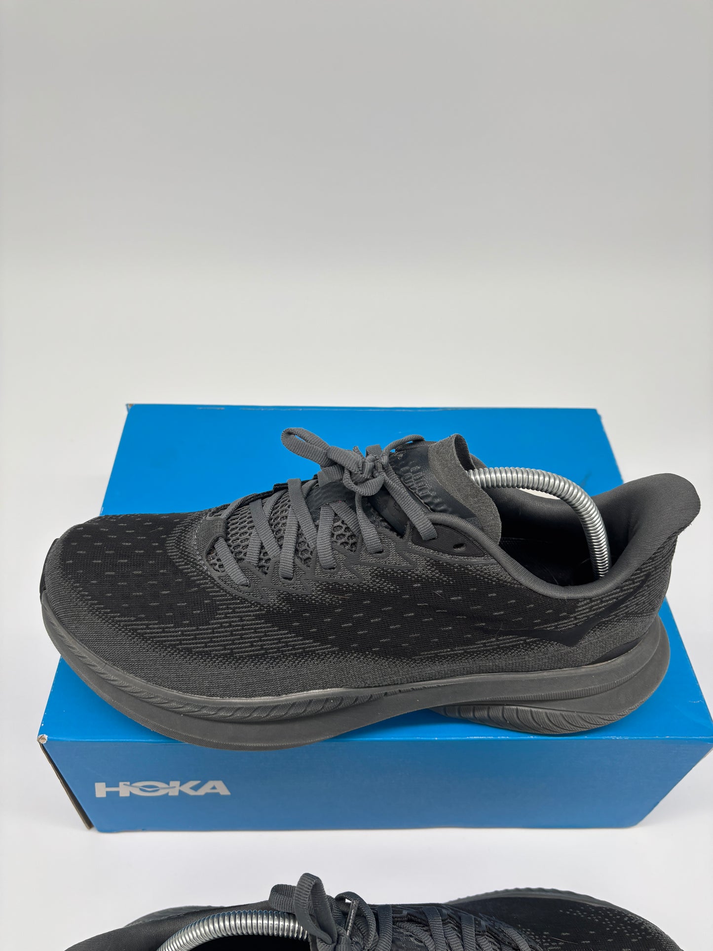 HOKA TRAINERS