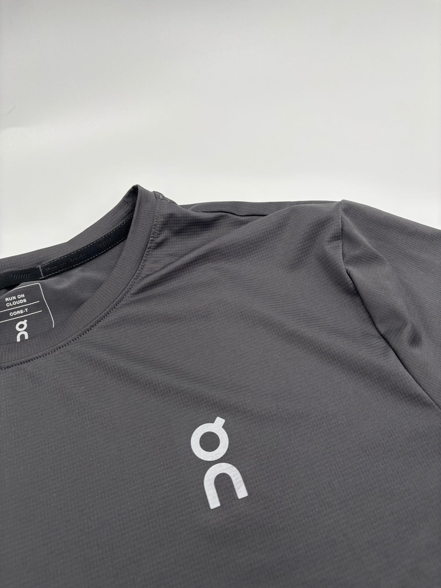 ON RUNNING T-SHIRT