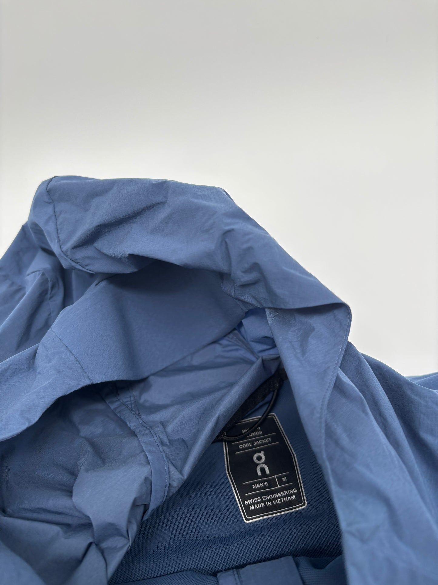 ON RUNNING TRACKSUIT