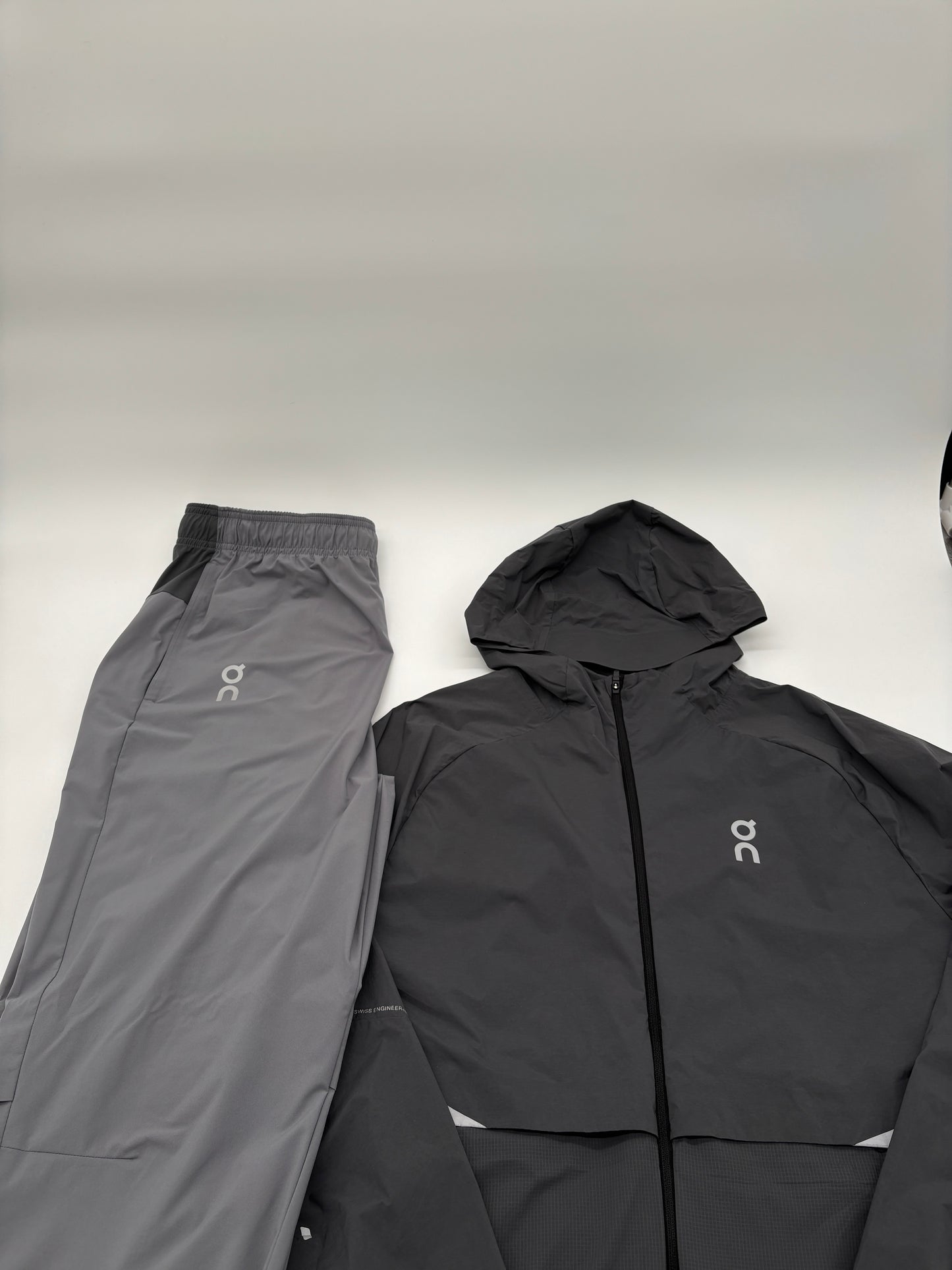 ON RUNNING TRACKSUIT