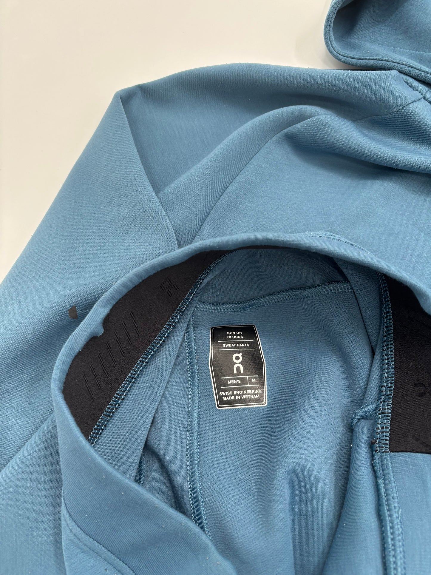 ON RUNNING TRACKSUIT