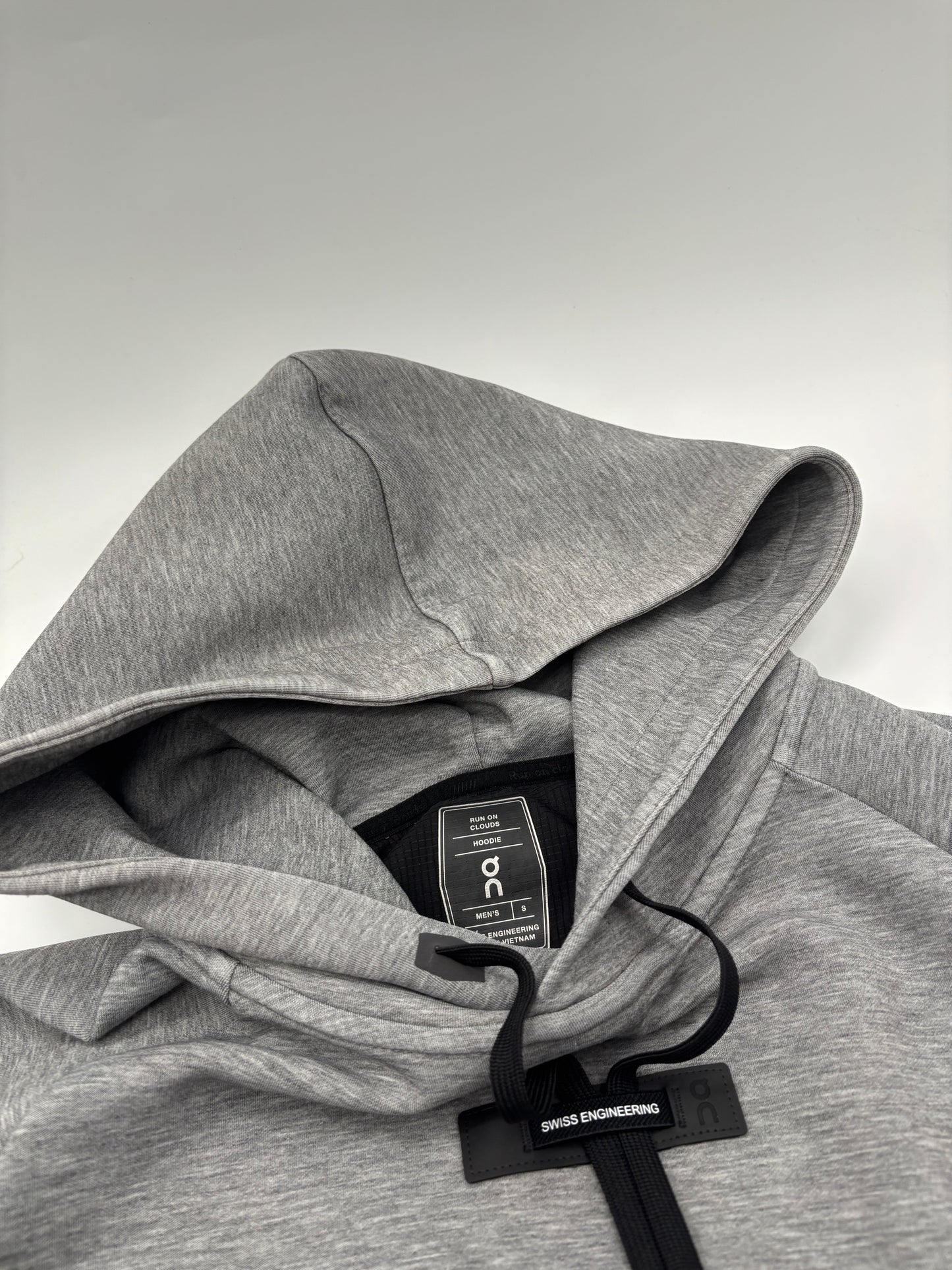 ON RUNNING TRACKSUIT