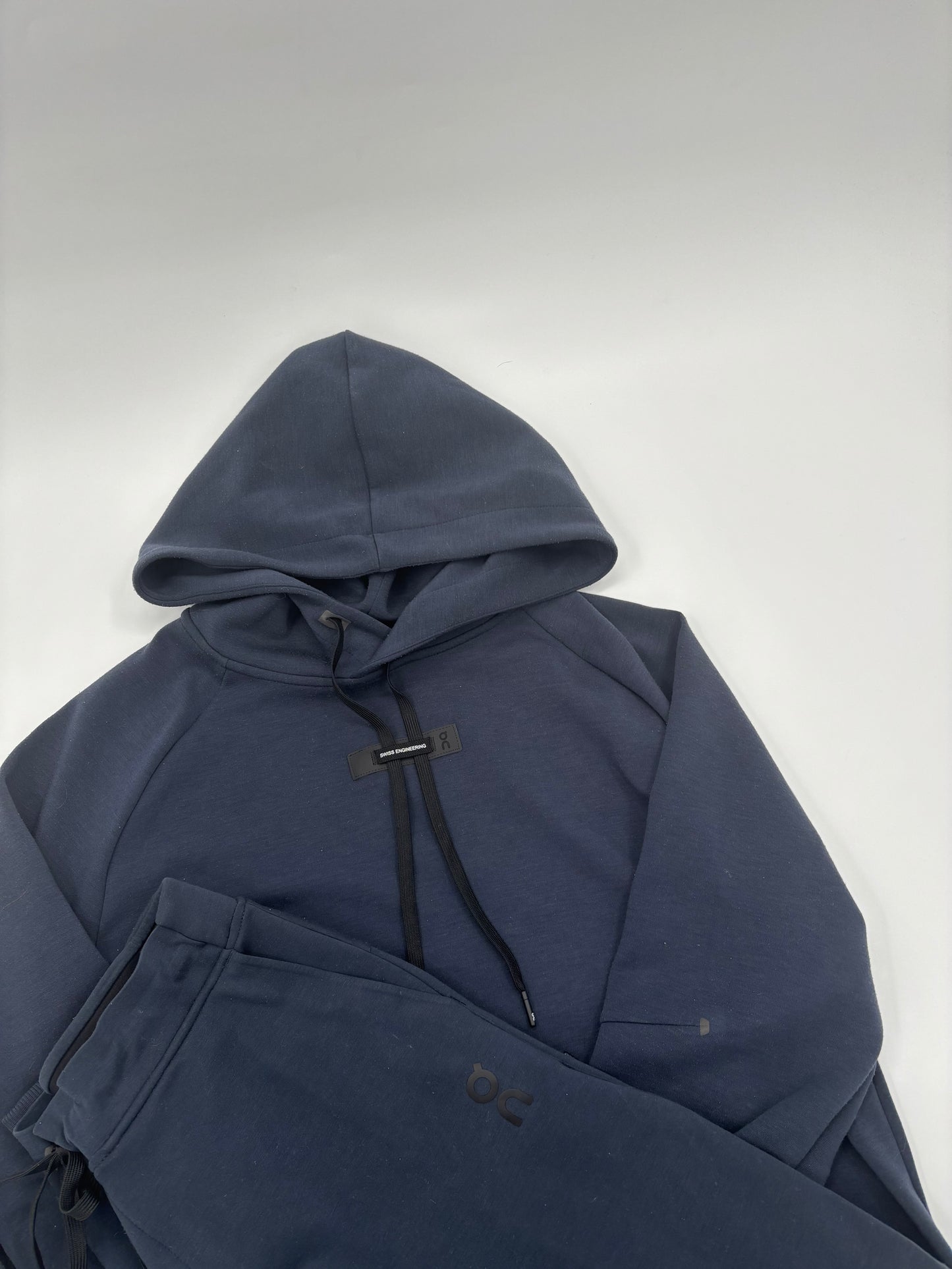 ON RUNNING TRACKSUIT